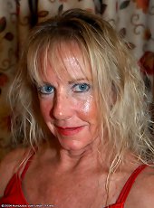 Horny blonde shows off nasty while masturbating